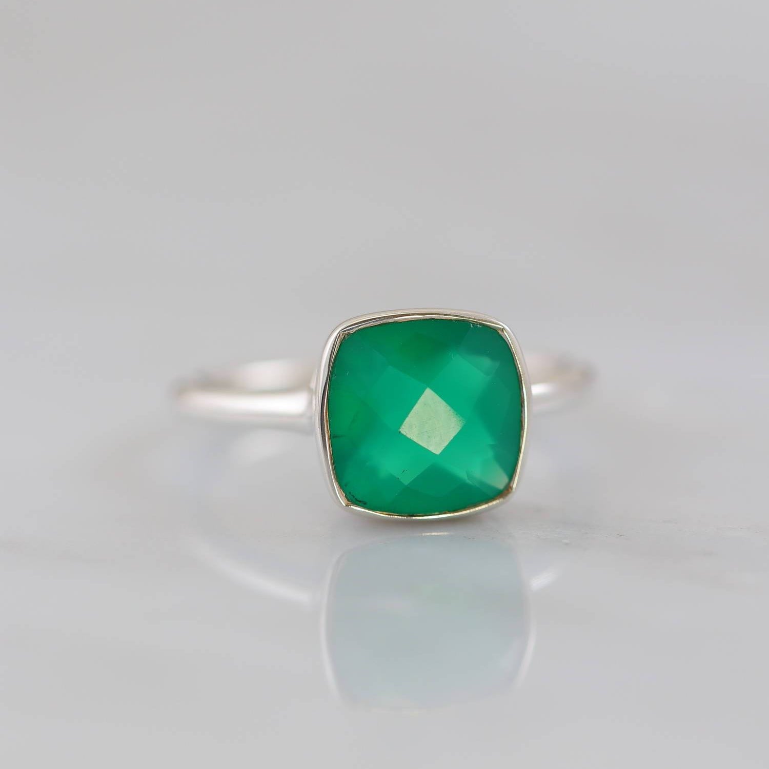 Green Onyx Ring, Green Gemstone Stacker rings, Onyx Ring, Emerald Jewelry, Designer Rings, Everyday simple ring, Anniversary Gift, Wife Gift