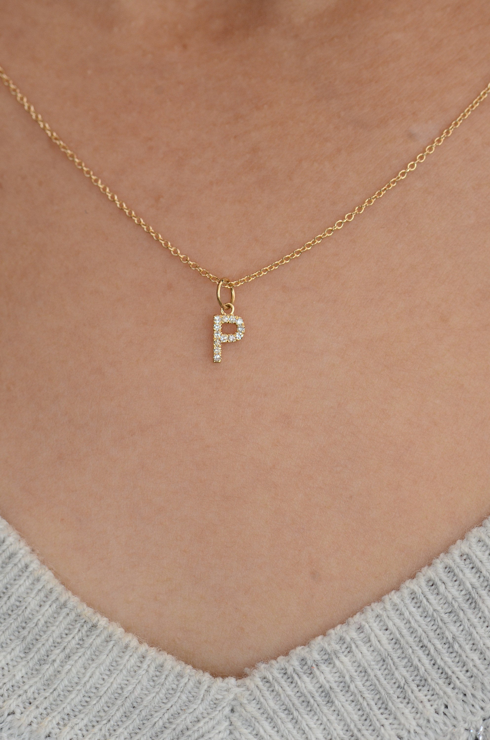 The Petite Letter Necklace™ White Gold – SARAH & SEBASTIAN